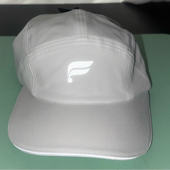 Fabletics Fundamental Ponytail Hat - One Size, White, NWT! - Picture 9 of 10